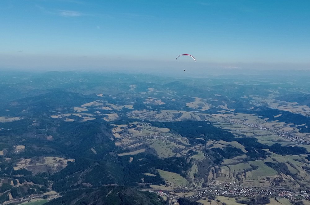 Flying over Vizovické vrchy in cloudless thermals